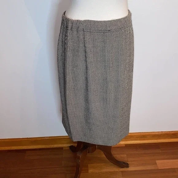 St. John Gray Knit Shirt Suit with Belted Blazer - Picture 10 of 12